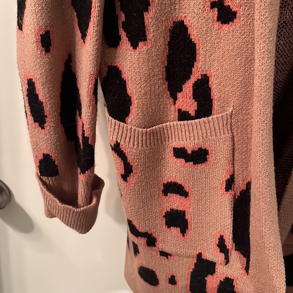 Leopard print open faced long cardigan- size medium - Picture 8 of 14